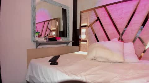 cristin  online show from April 2026 07:58:02 PM