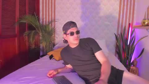 Cris  Pame online show from November 2025 07:19:01 AM