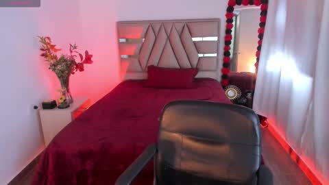 Cristina online show from December 2025 08:07:02 PM