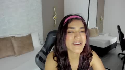 C R I S T I N online show from May 2026 09:32:01 PM