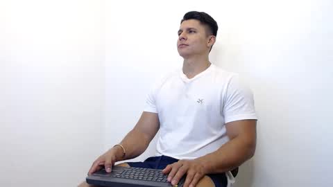 Snapshot of crosse4you chatting on March 2026 05:19:01 AM Leo online show from March 2026 05:19:01 AM