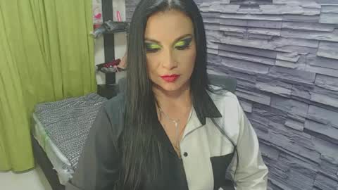 Snapshot of cruela_deviil chatting on December 2024 09:46:01 PM cruela_deviil online show from December 2024 09:46:01 PM