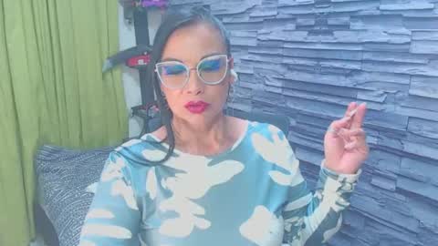 Snapshot of cruela_deviil chatting on January 2025 06:37:01 AM cruela_deviil online show from January 2025 06:37:01 AM