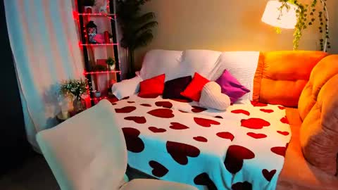 Anna online show from April 2026 08:03:01 PM