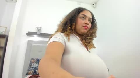 crystal_butterfly1 online show from December 2024 05:26:02 PM