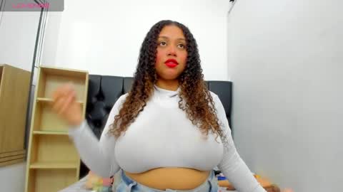 crystal_butterfly1 online show from March 2025 11:27:01 AM