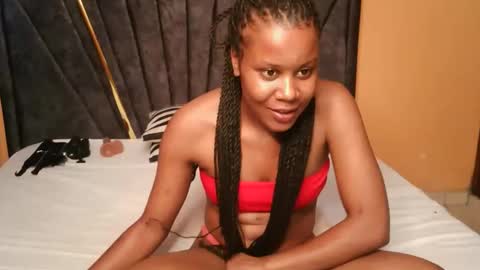 Snapshot of crystal_lisa chatting on October 2025 12:00:02 PM lisa online show from October 2025 12:00:02 PM