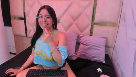 Snapshot of crystalallure chatting on June 2026 12:32:02 AM crystalallure online show from June 2026 12:32:02 AM