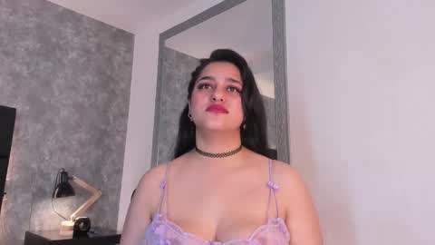 Crystal online show from November 2025 05:35:02 PM