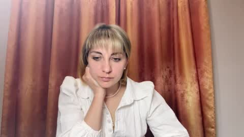 Snapshot of crystalfever_ chatting on May 2026 06:26:01 PM Mary online show from May 2026 06:26:01 PM