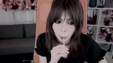 crystallbloom online show from March 2026 01:38:02 PM