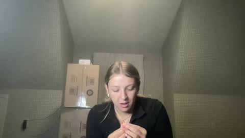 CrystalBabyy online show from October 2025 02:41:02 AM