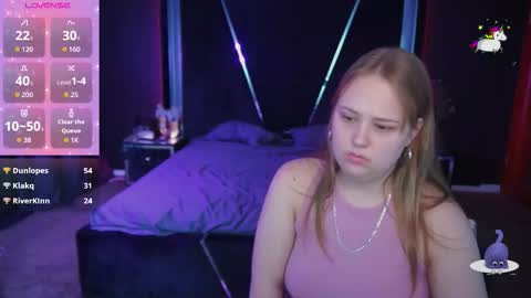 crystallpaws_ online show from September 2025 01:52:01 AM