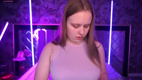 crystallpaws_ online show from April 2026 05:51:02 AM