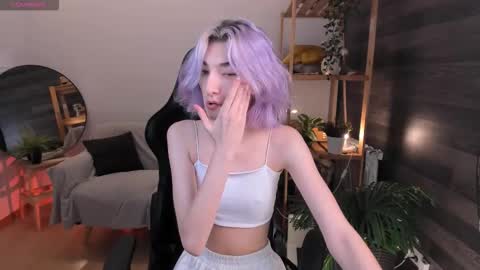 Mia online show from October 2025 02:02:01 PM