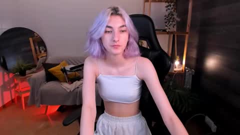 Mia online show from October 2025 01:53:02 PM