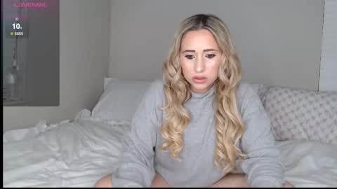 Snapshot of crystalstarlet chatting on October 2025 12:36:02 AM Nikki online show from October 2025 12:36:02 AM