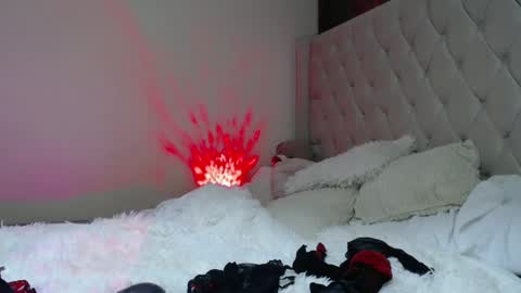 Snapshot of crystalsweet2000 chatting on December 2024 02:41:01 AM MissCrystal online show from December 2024 02:41:01 AM