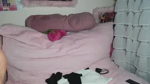 Snapshot of crystalsweet2000 chatting on December 2025 02:43:02 AM MissCrystal online show from December 2025 02:43:02 AM