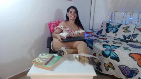 Snapshot of crystalvans chatting on March 2025 04:30:02 AM Cristal online show from March 2025 04:30:02 AM