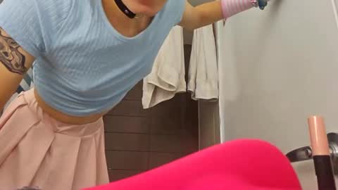 cuddleavenue online show from September 2025 11:10:02 PM