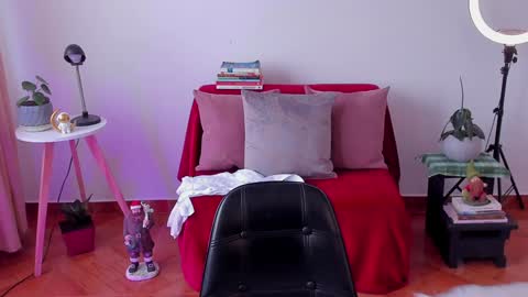 Leonela online show from December 2024 08:36:01 PM