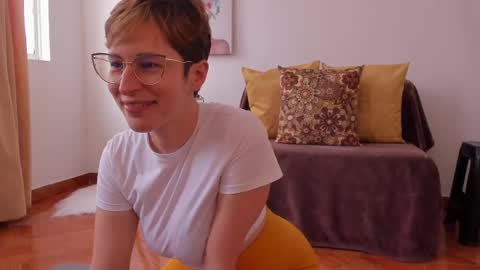 Leonela online show from February 2025 06:15:02 PM