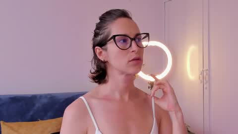 Leonela online show from March 2026 08:30:01 PM