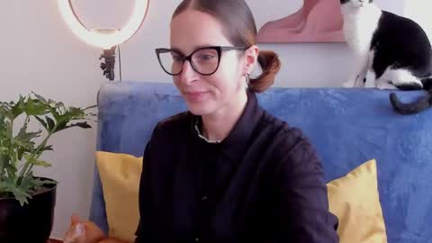 Snapshot of cuddlingbunnny chatting on May 2026 07:08:02 PM Leonela online show from May 2026 07:08:02 PM