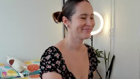 Leonela online show from June 2026 06:28:01 PM