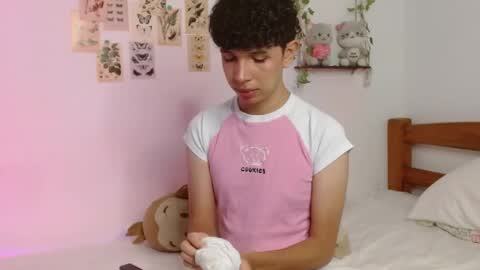 Snapshot of cuddly_twinkie chatting on May 2026 07:46:02 AM Cuddly online show from May 2026 07:46:02 AM