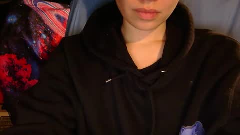 Angela online show from October 2025 01:35:02 PM