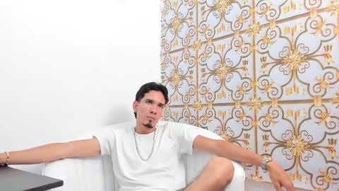 Snapshot of cum_serafin chatting on October 2025 03:09:01 AM JOHN online show from October 2025 03:09:01 AM