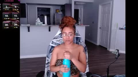 Snapshot of cumplzqueen chatting on June 2026 04:18:01 PM Nia Reese online show from June 2026 04:18:01 PM