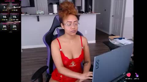Snapshot of cumplzqueen chatting on July 2026 06:56:01 PM Nia Reese online show from July 2026 06:56:01 PM