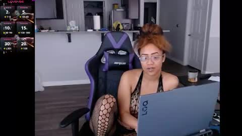 Snapshot of cumplzqueen chatting on July 2026 08:35:01 PM Nia Reese online show from July 2026 08:35:01 PM