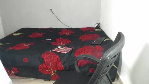 Snapshot of curious_bitch2007 chatting on October 2025 05:25:01 AM Curious bitch2007 online show from October 2025 05:25:01 AM