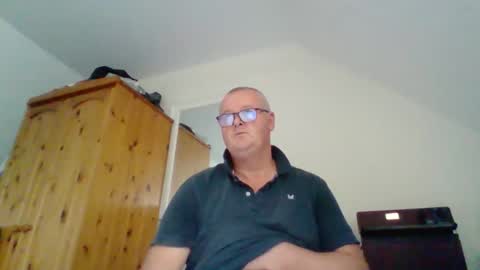 Snapshot of curiousax77 chatting on October 2025 12:50:01 PM curiousax77 online show from October 2025 12:50:01 PM