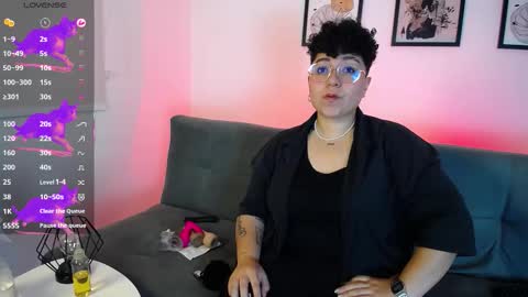 Snapshot of curly_cam_queen chatting on October 2025 11:48:02 PM Bruna online show from October 2025 11:48:02 PM