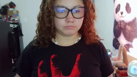 Snapshot of curly_greeneyed chatting on July 2026 06:32:02 PM Vannesa online show from July 2026 06:32:02 PM