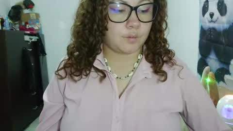 Snapshot of curly_greeneyed chatting on July 2026 02:09:02 AM Vannesa online show from July 2026 02:09:02 AM