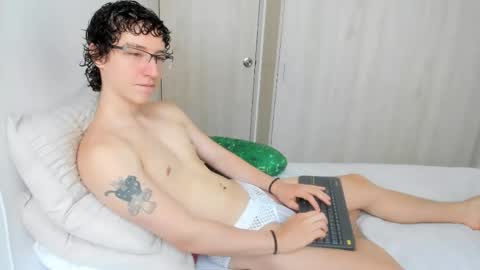 Snapshot of curlyytwink chatting on June 2026 04:40:01 PM Noah online show from June 2026 04:40:01 PM