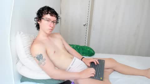 Snapshot of curlyytwink chatting on July 2026 03:01:02 PM Noah online show from July 2026 03:01:02 PM