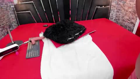 Alyanna  online show from October 2025 01:11:01 PM