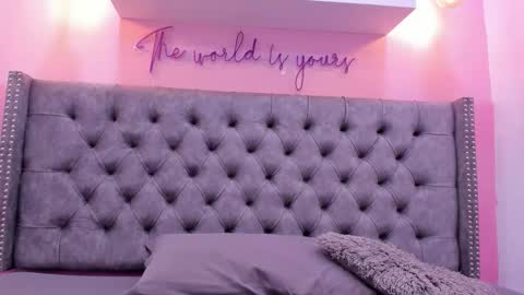 Snapshot of curvy_bigass18 chatting on February 2026 07:06:01 PM curvy_bigass18 online show from February 2026 07:06:01 PM