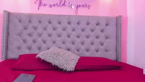 Snapshot of curvy_bigass18 chatting on February 2026 08:42:02 PM curvy_bigass18 online show from February 2026 08:42:02 PM