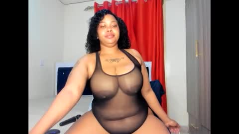 Snapshot of curvy_latoya chatting on October 2025 10:43:02 PM Curvy Latoya online show from October 2025 10:43:02 PM