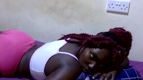 Snapshot of curvy_queen12 chatting on July 2026 07:33:01 AM curvy_queen12 online show from July 2026 07:33:01 AM