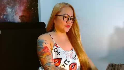 Snapshot of curvycherry4u chatting on July 2026 02:07:01 AM C H E R R Y online show from July 2026 02:07:01 AM