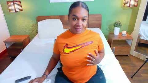 Danna online show from October 2025 08:30:02 PM